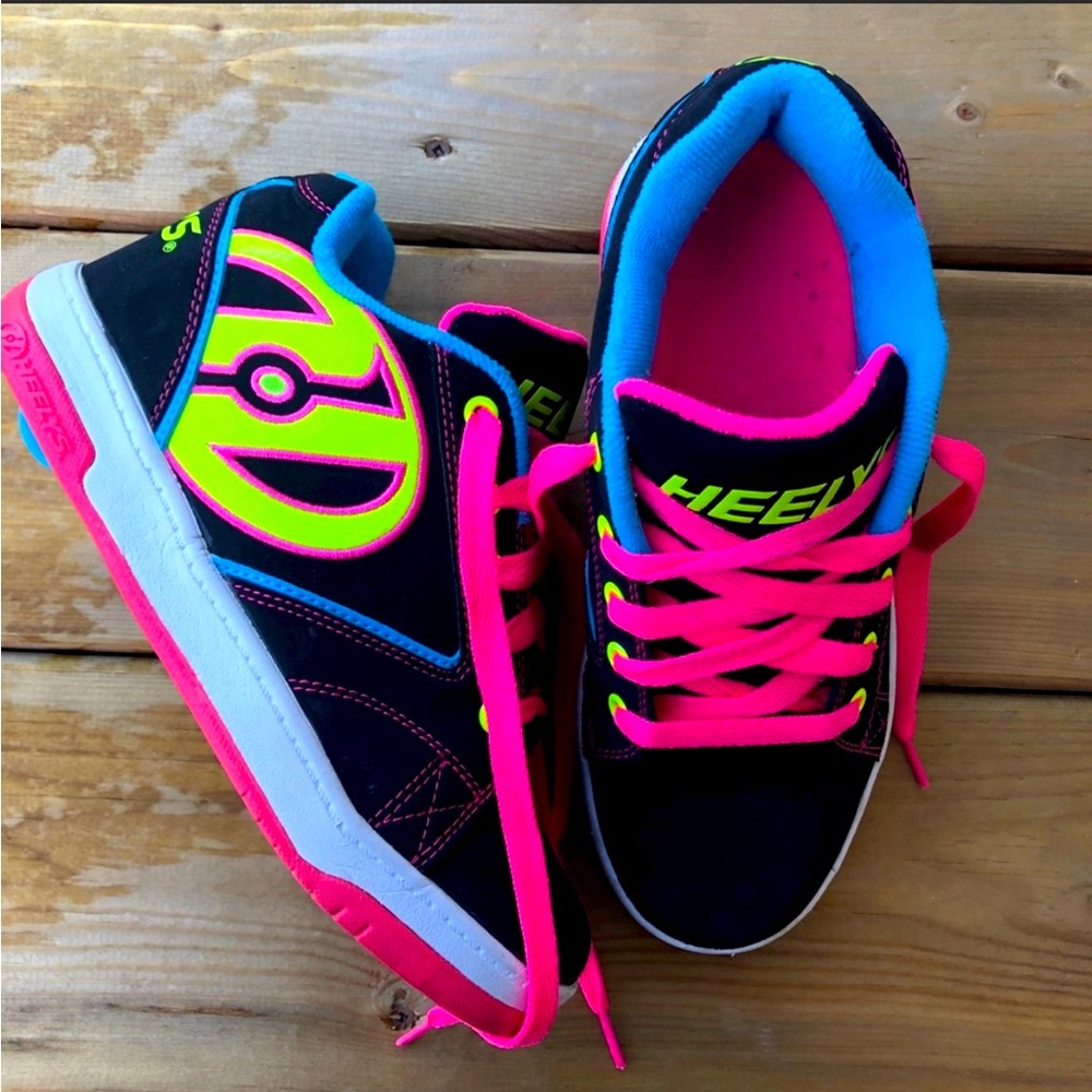 Heely’s Youth Black Neon Pink Skate Shoes Roller Skates Wheels Women's Girl's